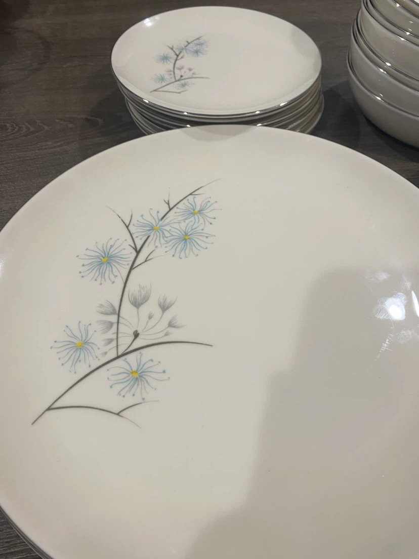 Vintage Floral Dinnerware Set - photo 2