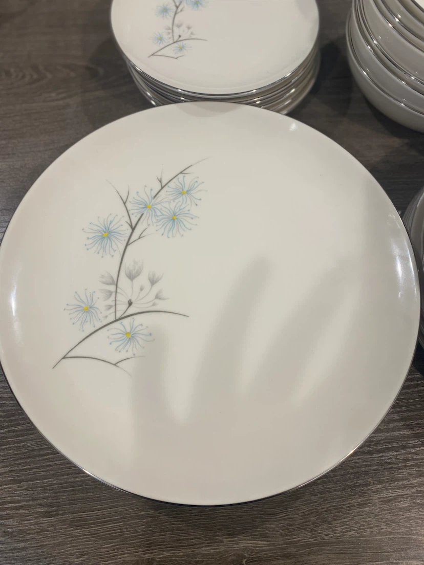 Vintage Floral Dinnerware Set - photo 3