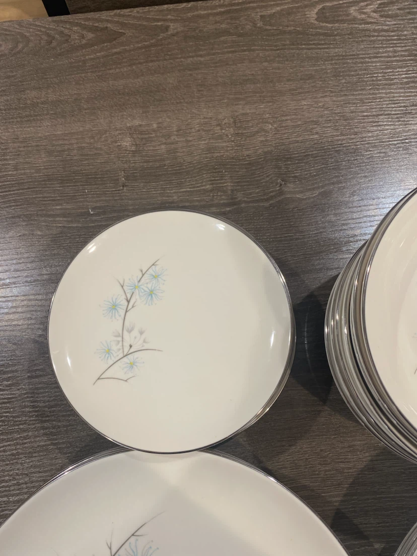 Vintage Floral Dinnerware Set - photo 4