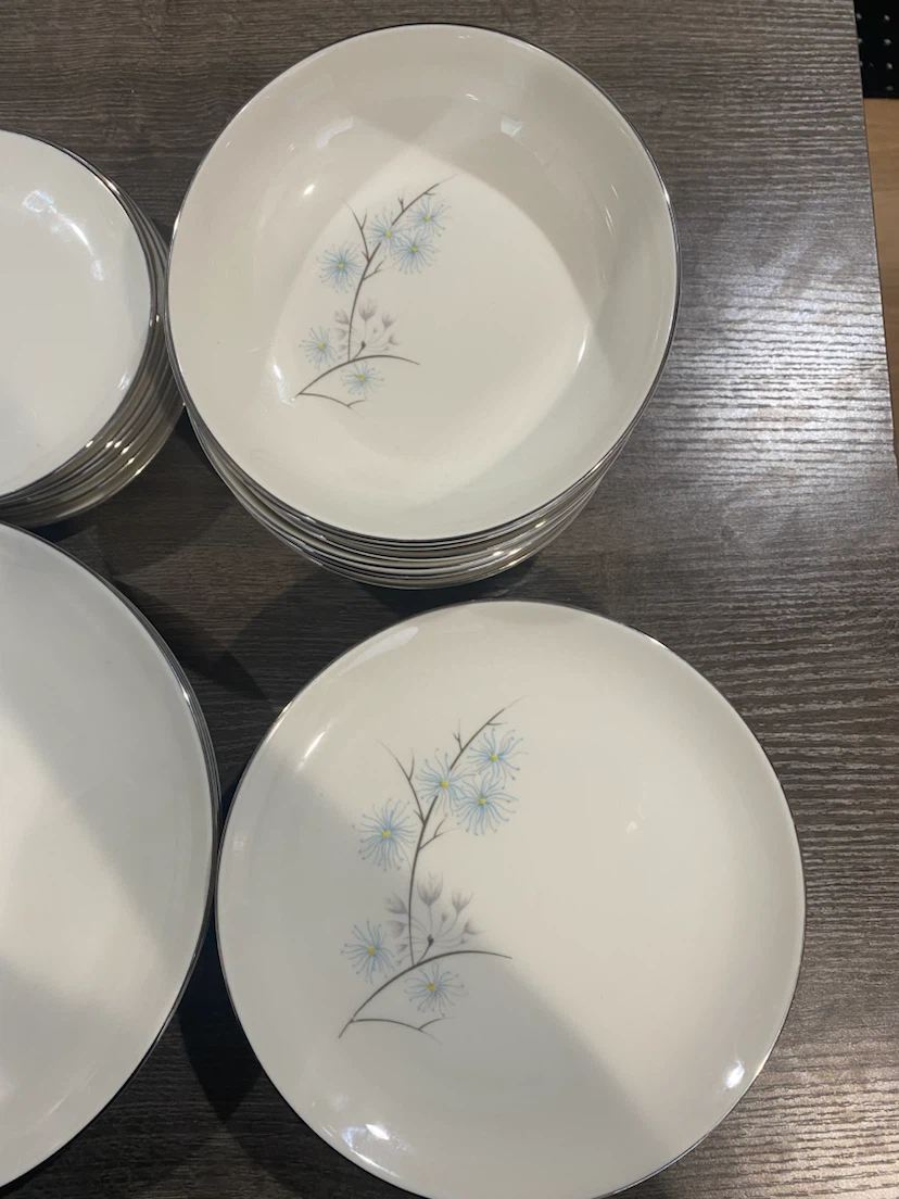 Vintage Floral Dinnerware Set - photo 5