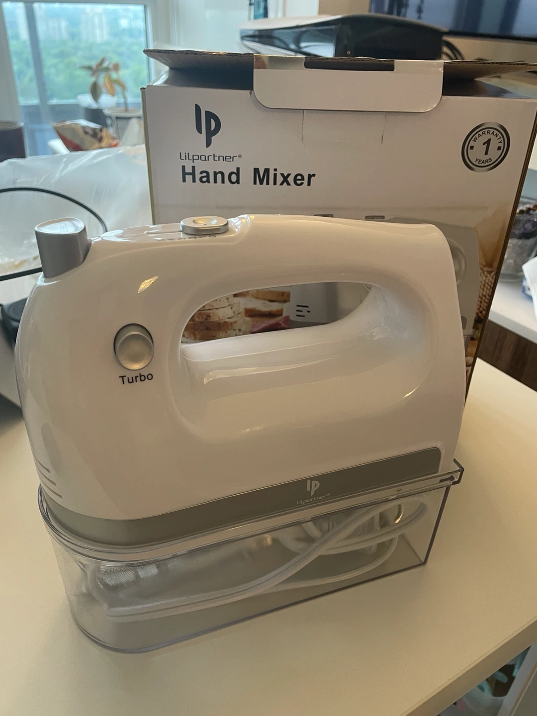 🏡 Moving Out Sale – 400W Hand Mixer 🍰