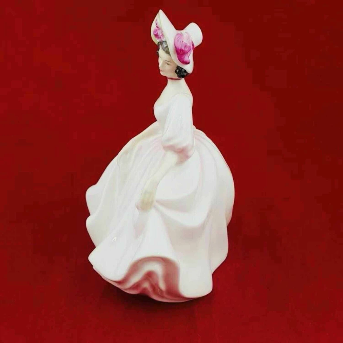 Royal Doulton Sunday Best HN 2698 Figurine - photo 3