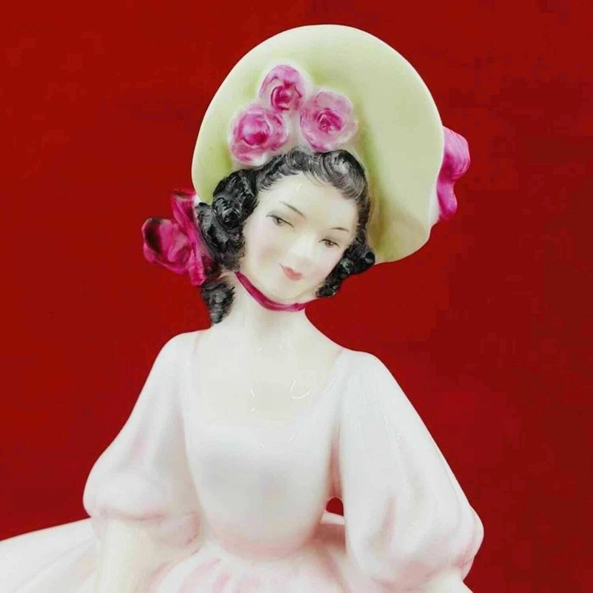 Royal Doulton Sunday Best HN 2698 Figurine - photo 4