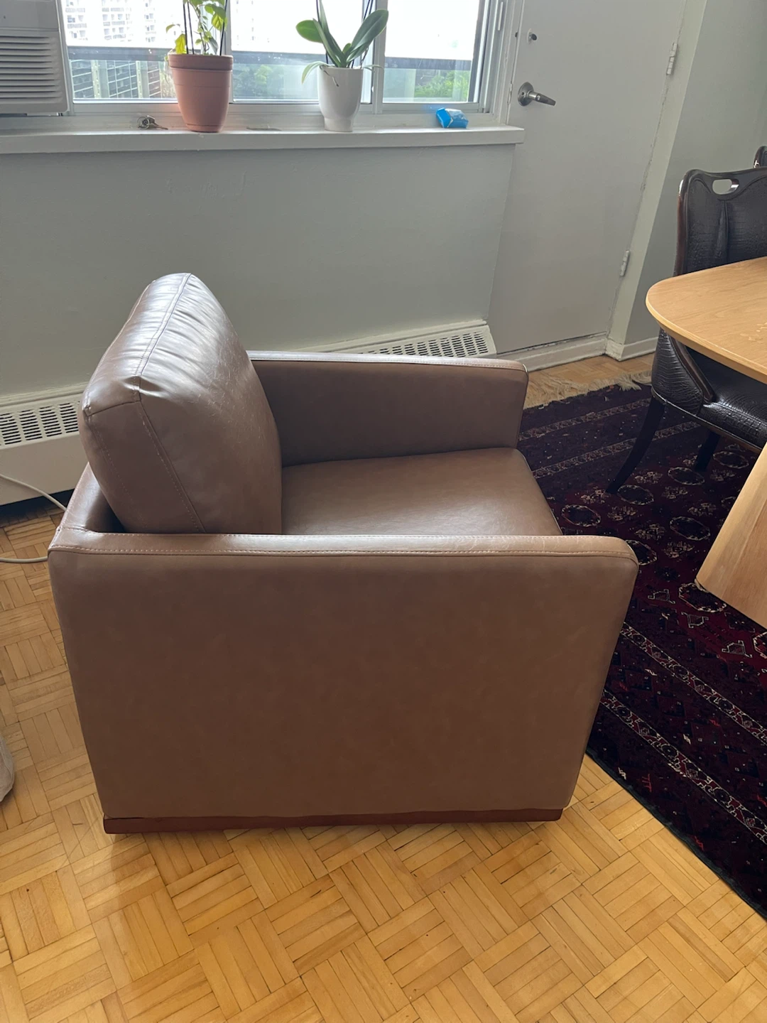 Brand swivel 360 new in box Brown Leather Accent Chair - photo 4