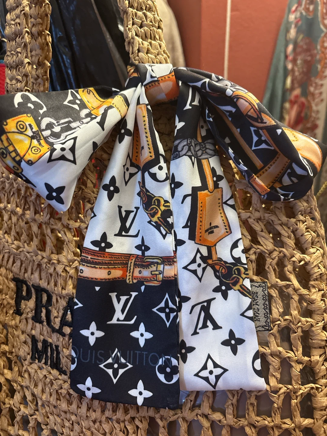 New LV Designer Print Silk Scarf - photo 2