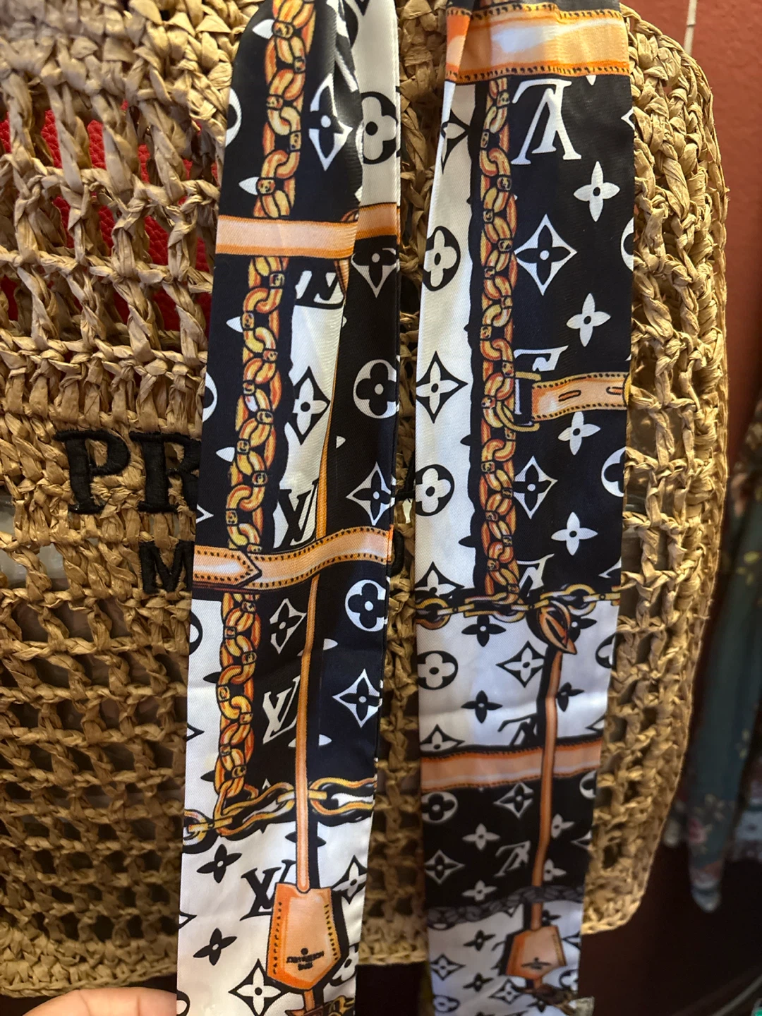 New LV Designer Print Silk Scarf - photo 3