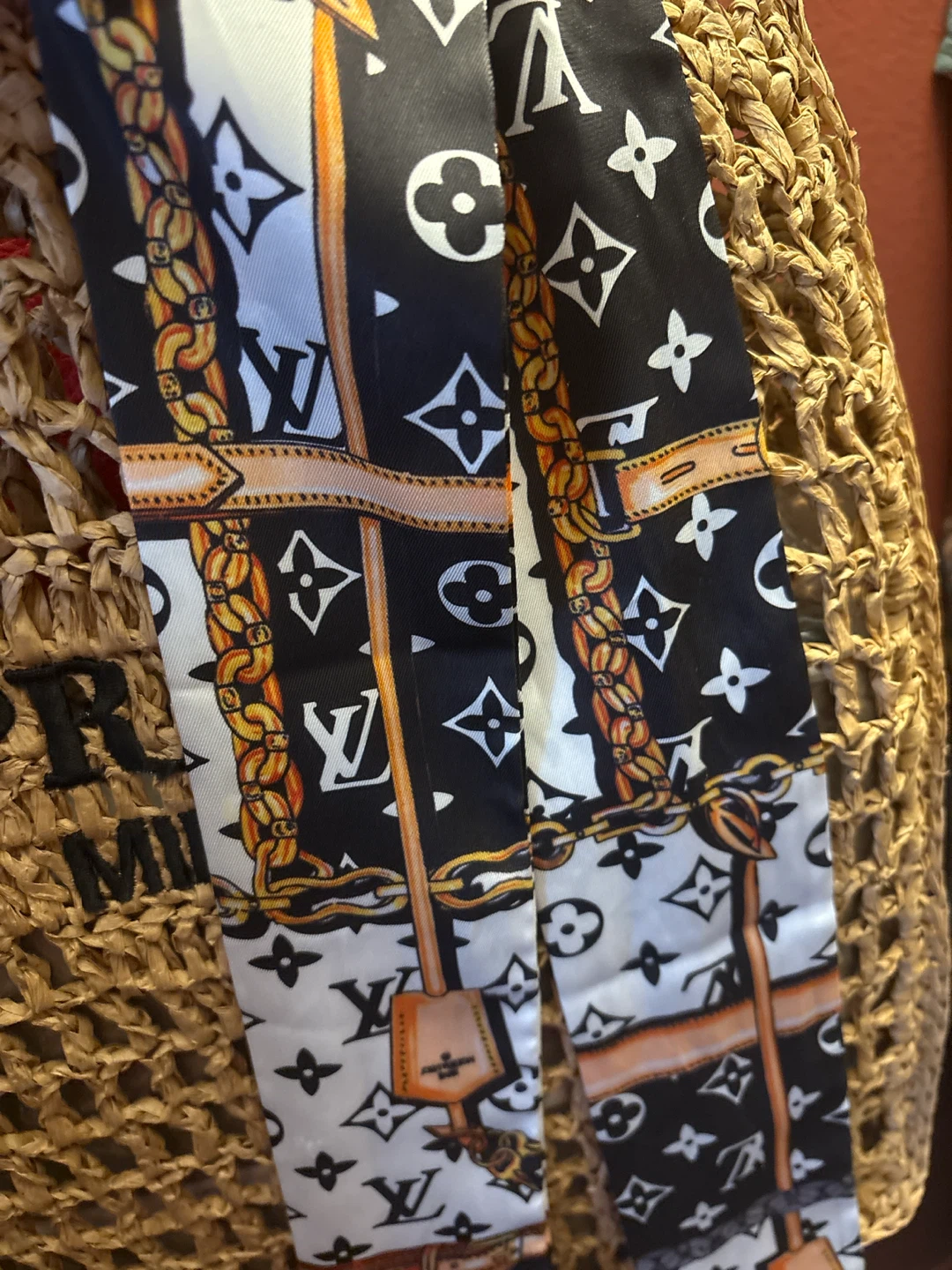 New LV Designer Print Silk Scarf - photo 4