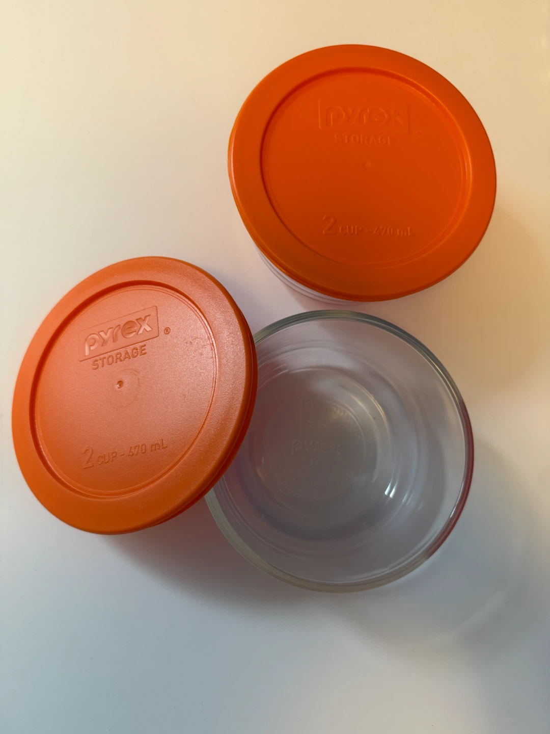 2 Pyrex 2-Cup Bowls with Lids - photo 2