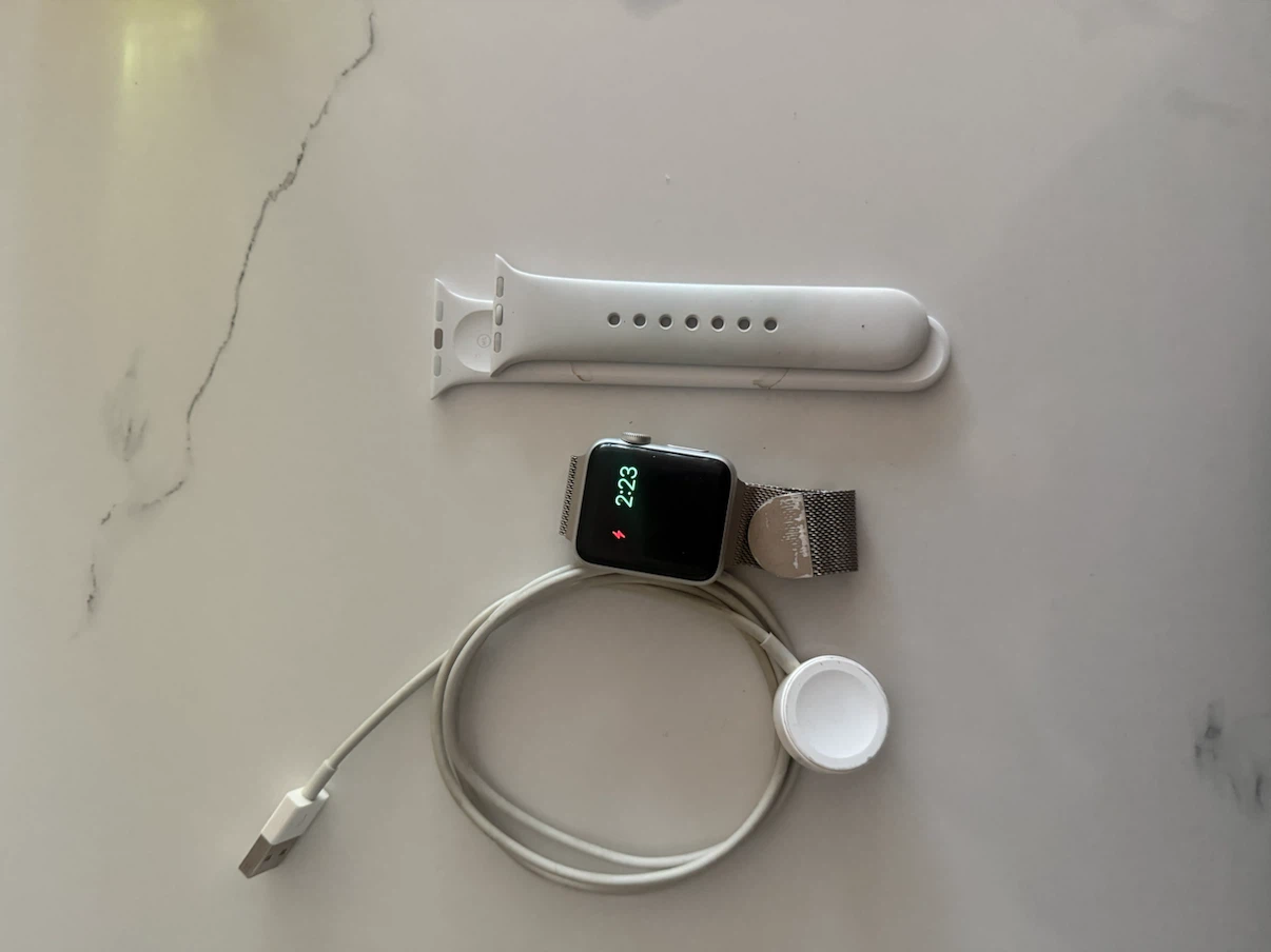 Apple Watch Series 3 38 mm Solver Aluminum Case with Sport Watch