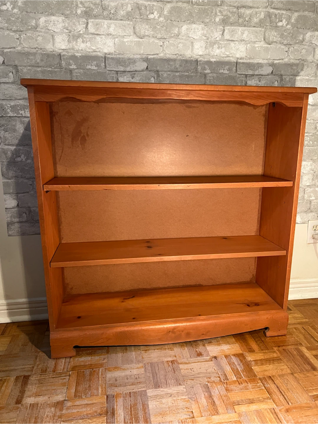Vintage Wooden Bookshelf with 2 adjustable shelves