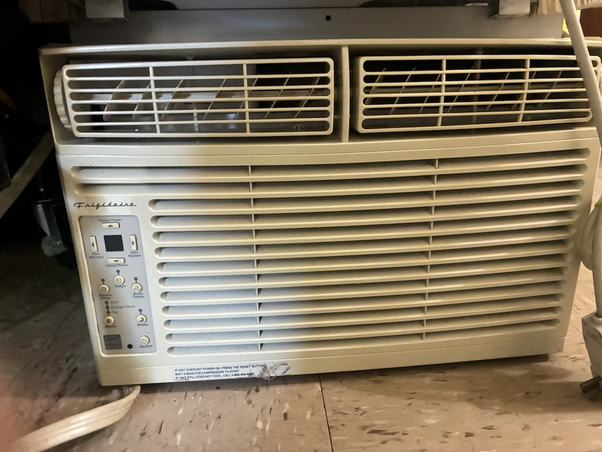 Frigidaire Window Air Conditioner - photo 2