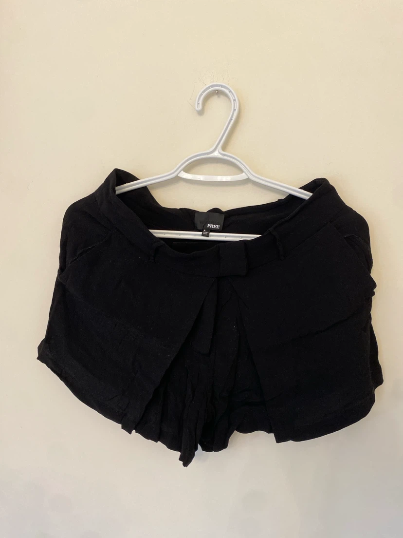 Aritzia Wilfred SHORTS SIZE 2