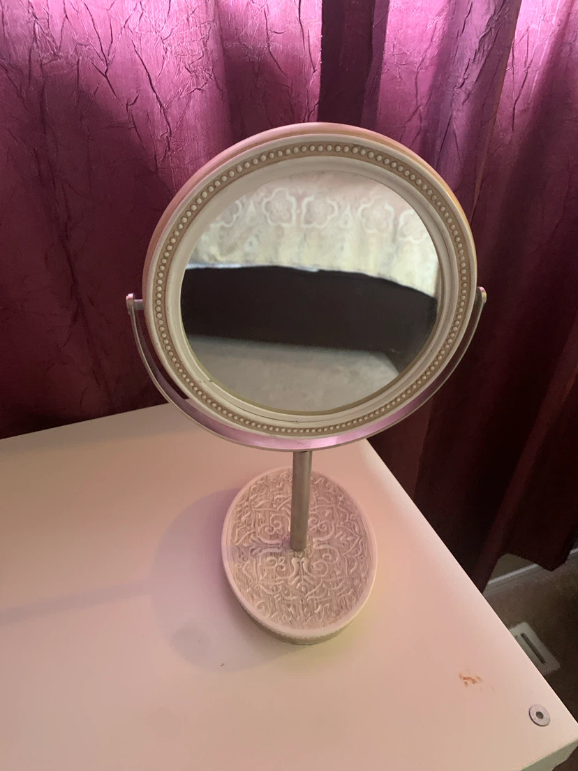 Oval Vanity Mirror with Decorative Base