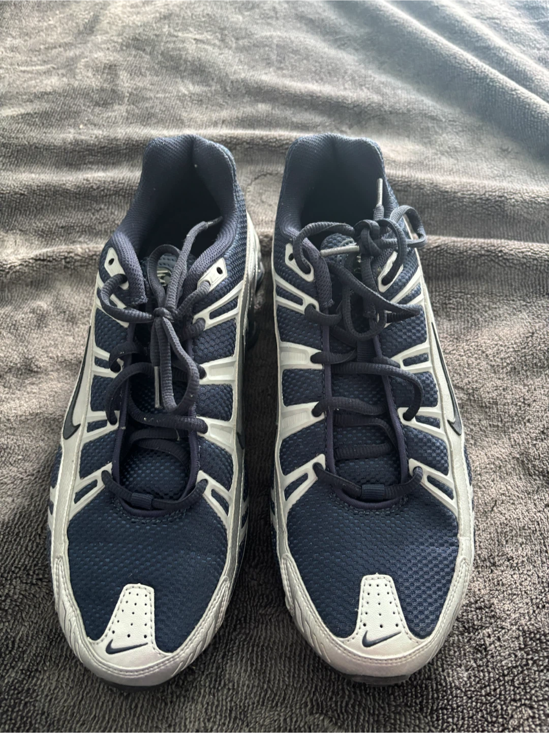 Nike shox Running Shoes. Like new. Size 8.5. Smoke free/pet free