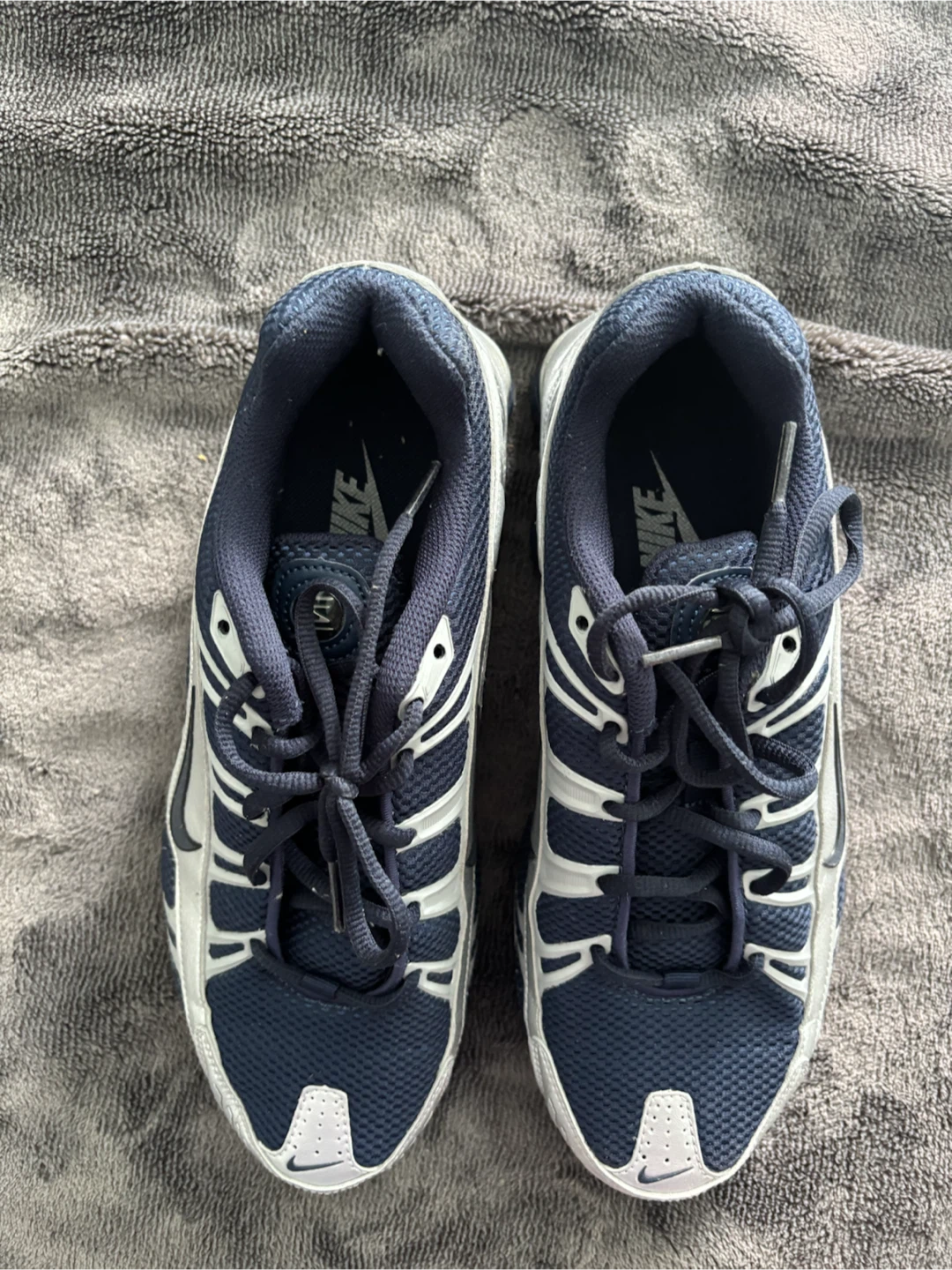 Nike shox Running Shoes. Like new. Size 8.5. Smoke free/pet free - photo 2