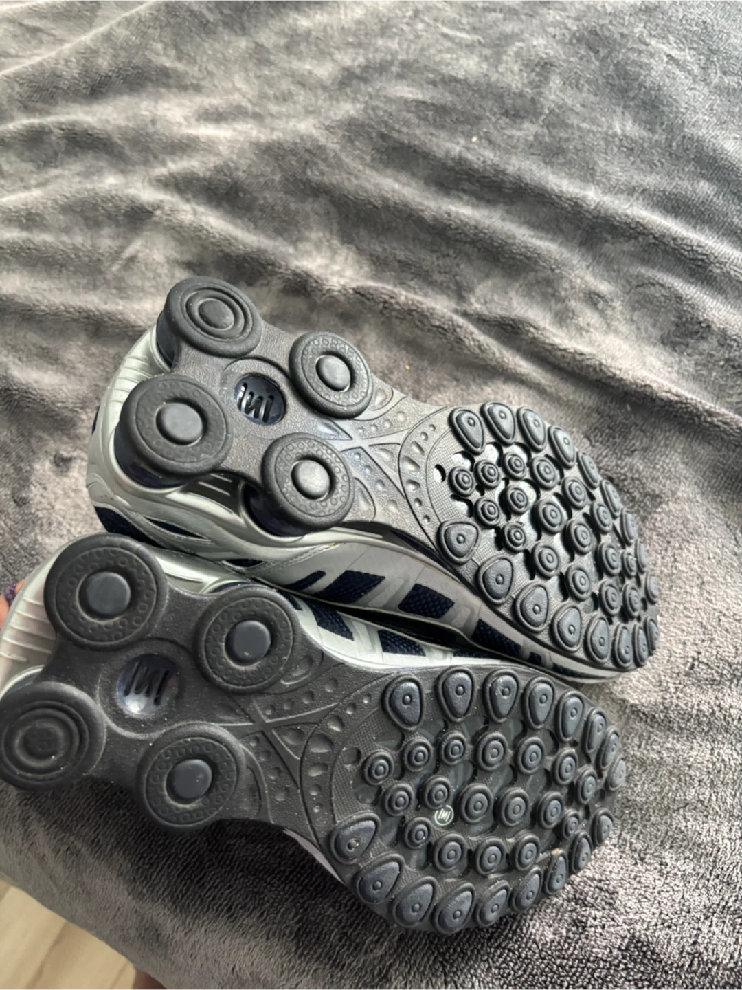 Nike shox Running Shoes. Like new. Size 8.5. Smoke free/pet free - photo 3