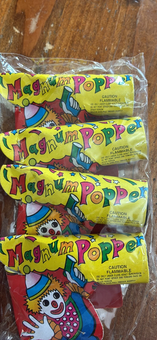 Huge lot of Magnum Streamer Popper Party Favors - photo 3