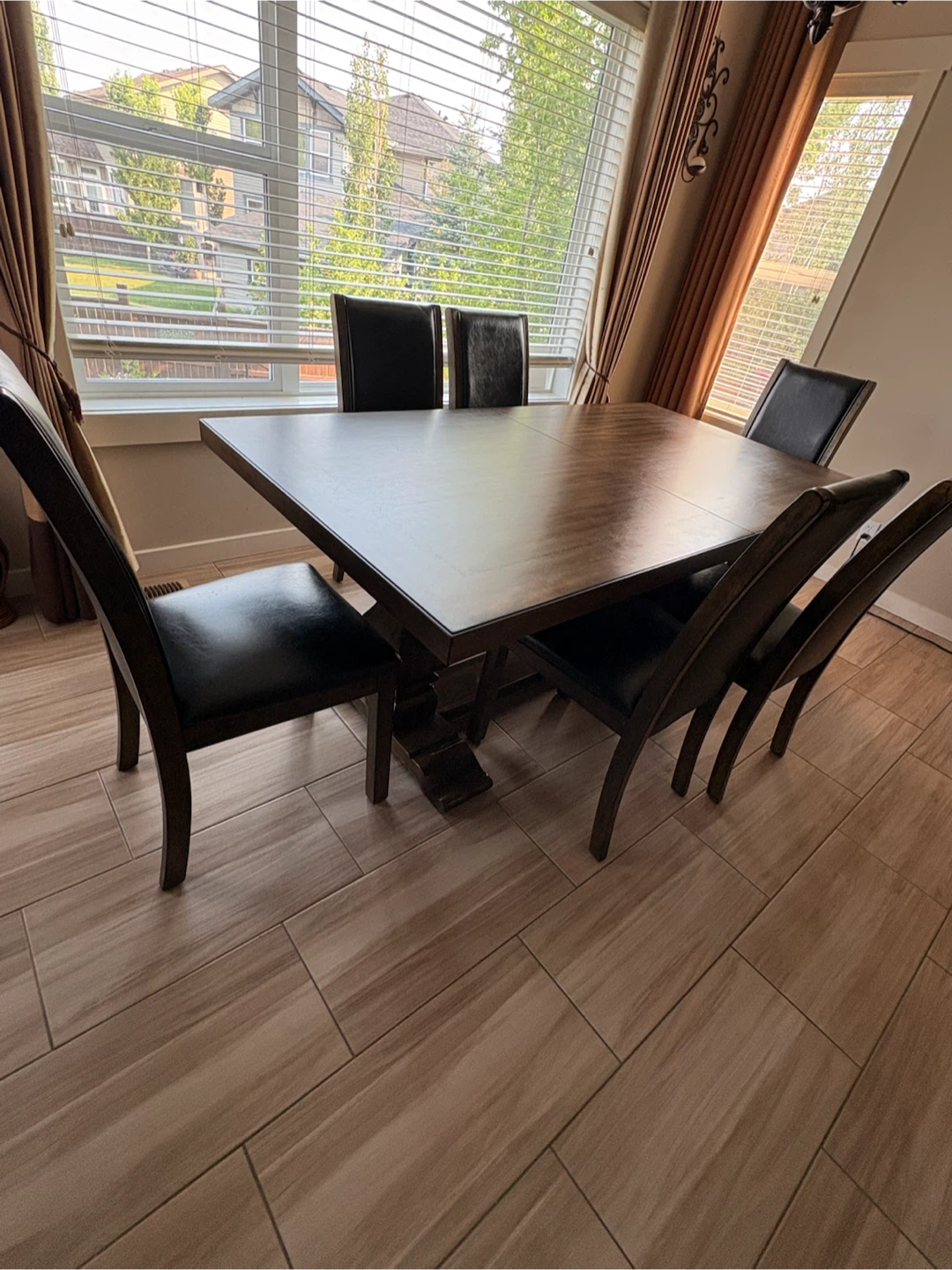 Kitchen / dining set with 6 chairs