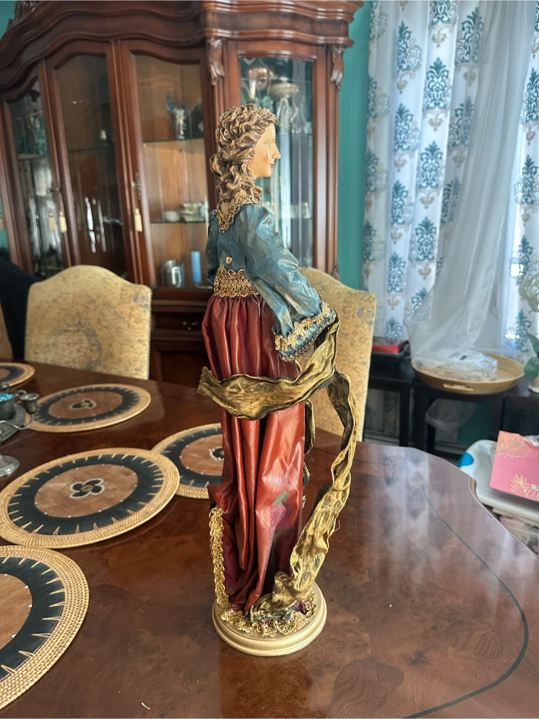Vintage Woman Figurine Decor - photo 4