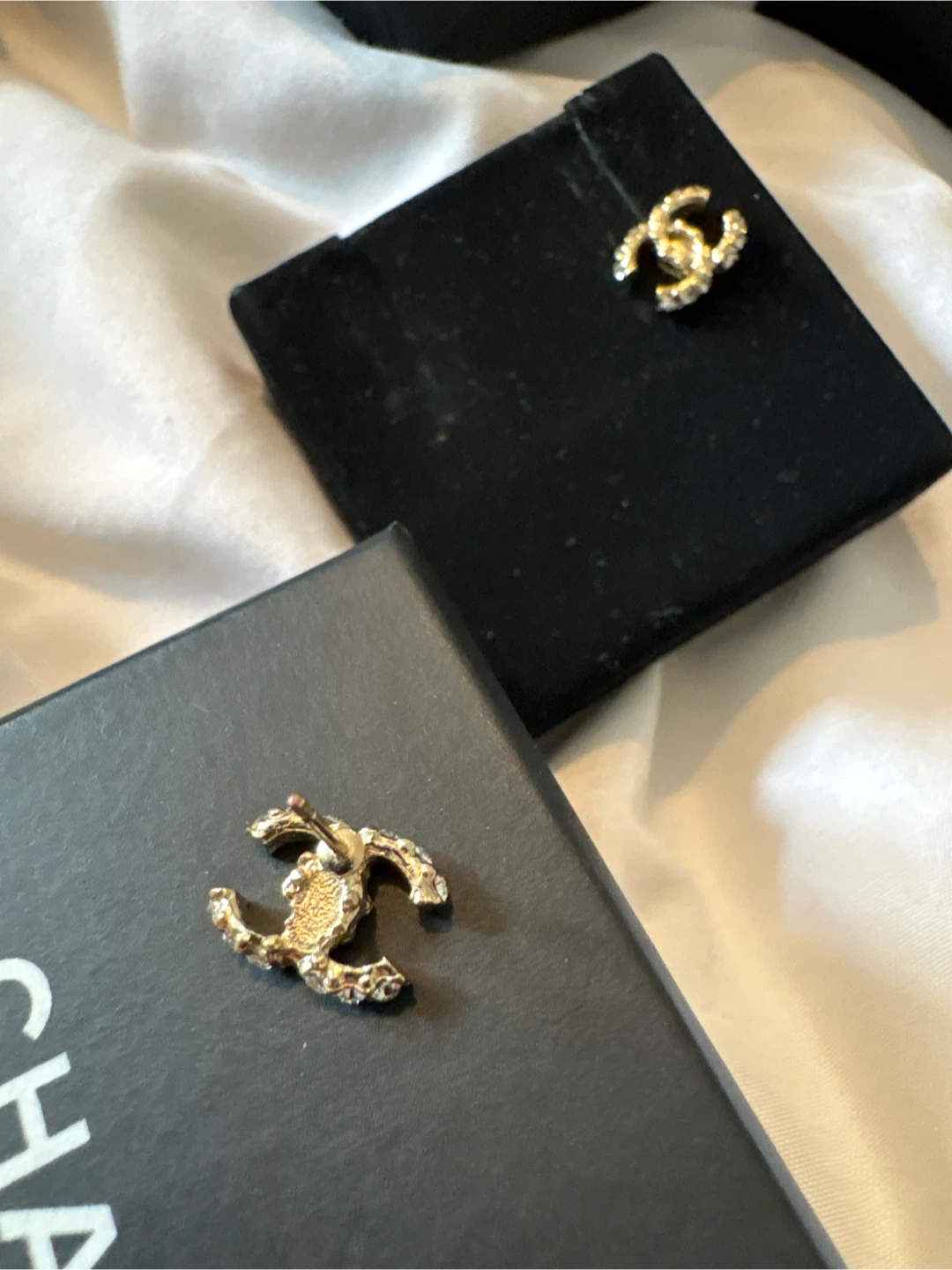 Chanel CC Stud Earrings - photo 4