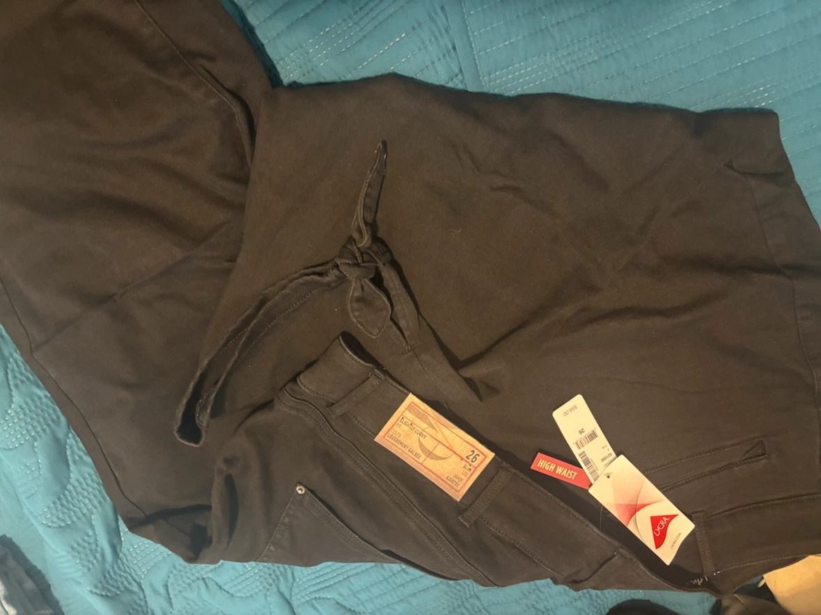 JC Jeans "Slightly Curvy" Capris - Black, Size 26 - photo 2