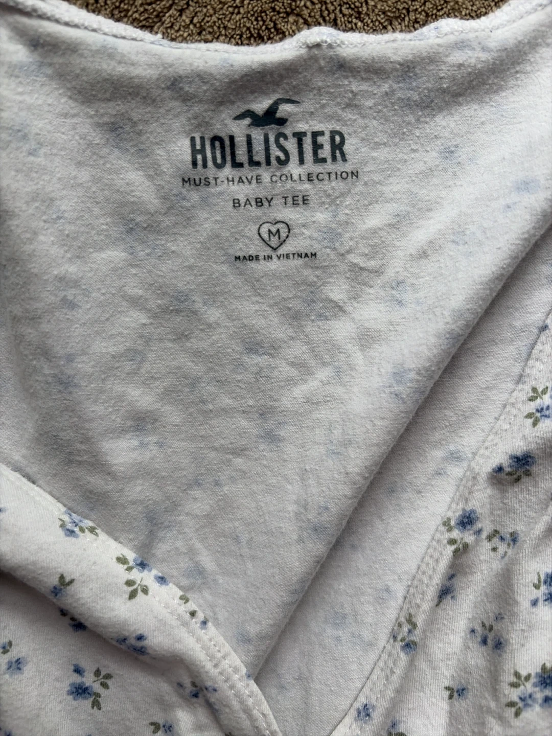 Hollister Baby Tee White Floral Blue Ruched Side Size M - photo 2
