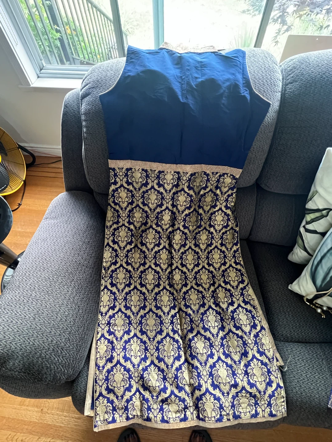 Women's Blue and Gold Embroidered Kurti - photo 2