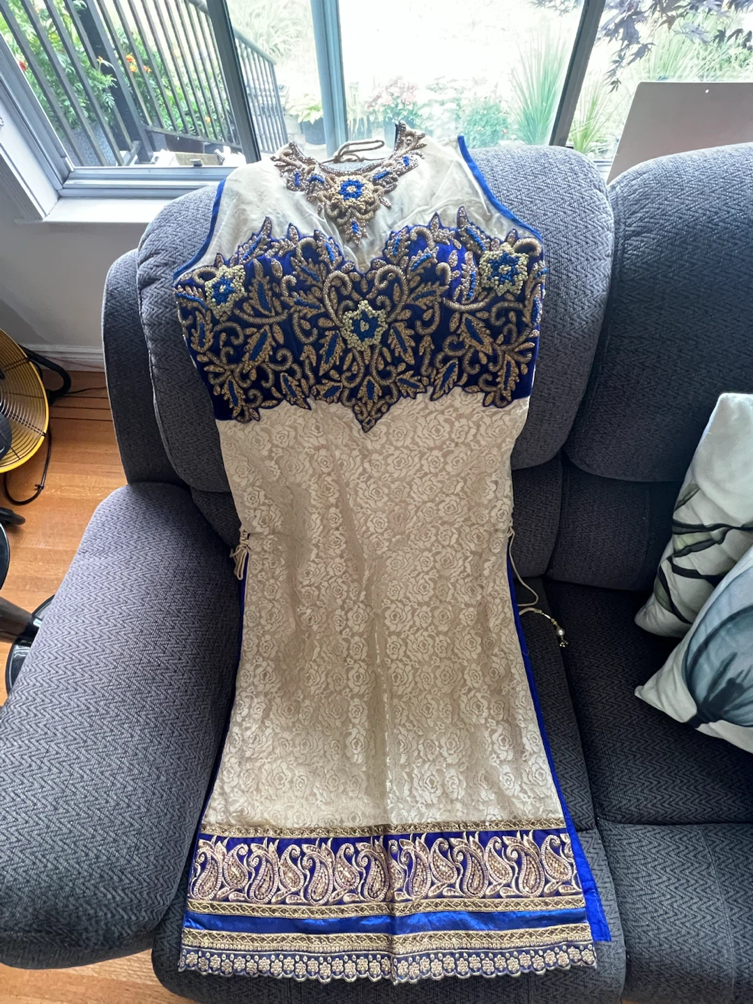 Women's Blue and Gold Embroidered Kurti - photo 3