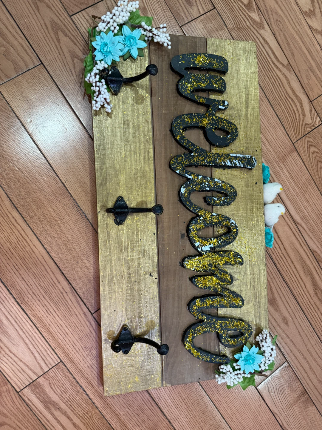 Wooden Welcome Sign with Hooks