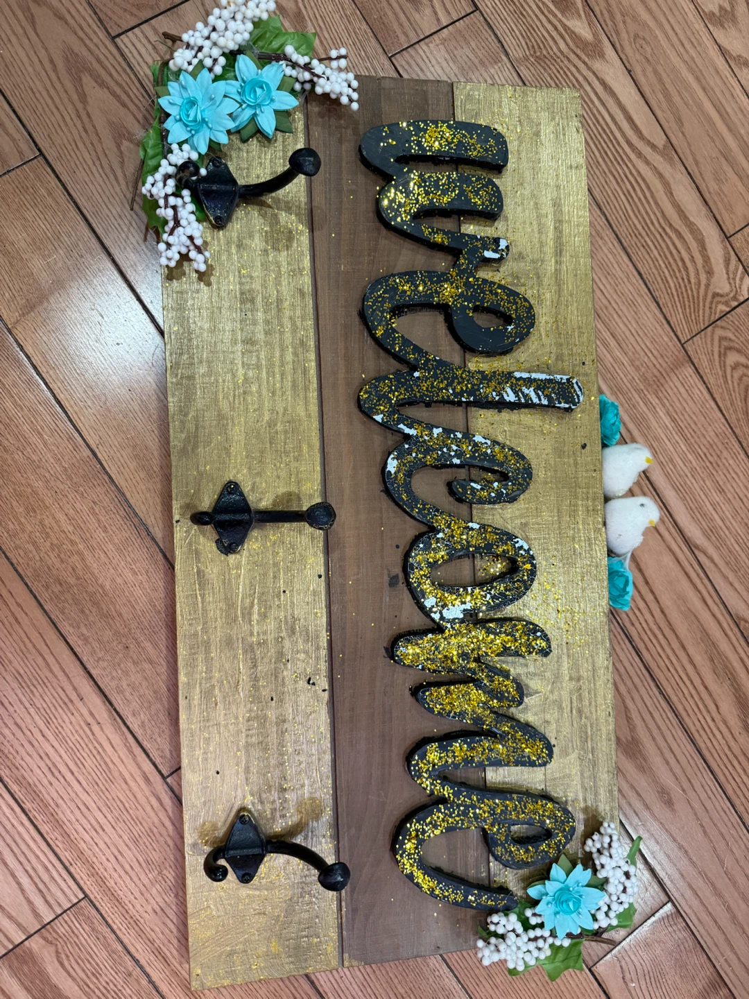 Wooden Welcome Sign with Hooks - photo 2