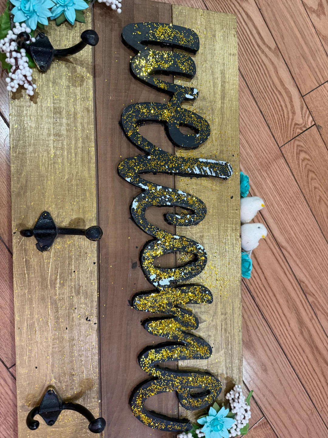 Wooden Welcome Sign with Hooks - photo 3