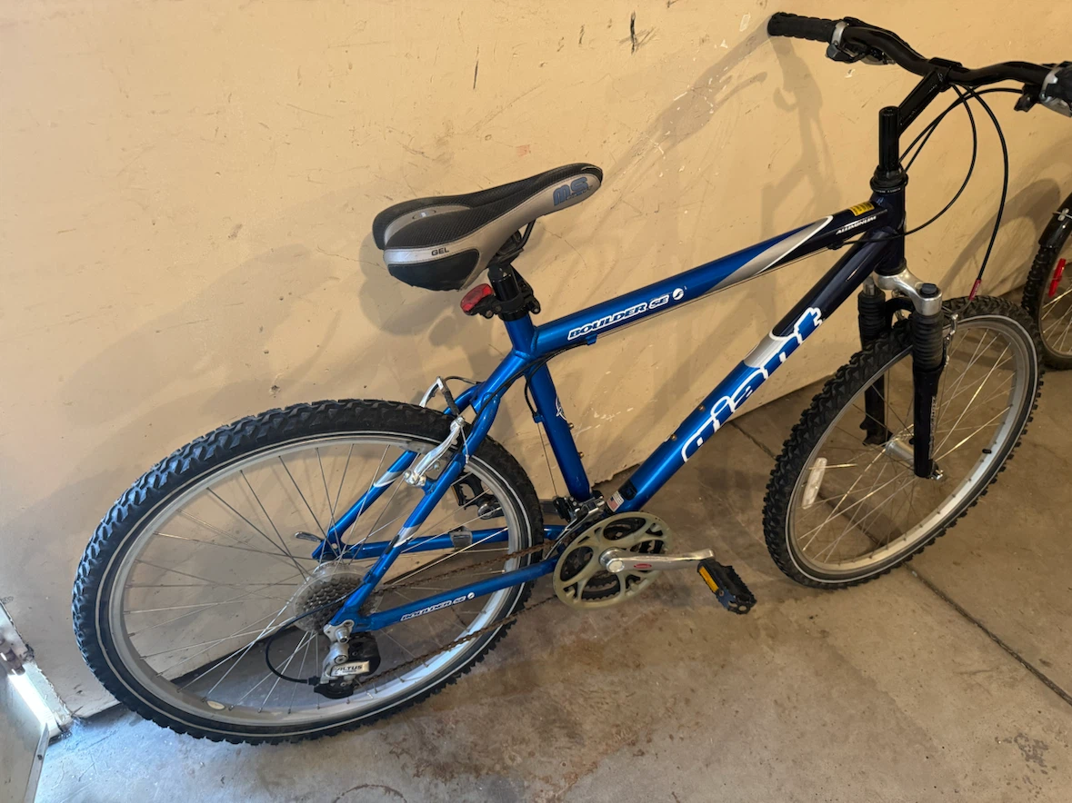 Mens Giant Aluminum Mountain Bike. - photo 3