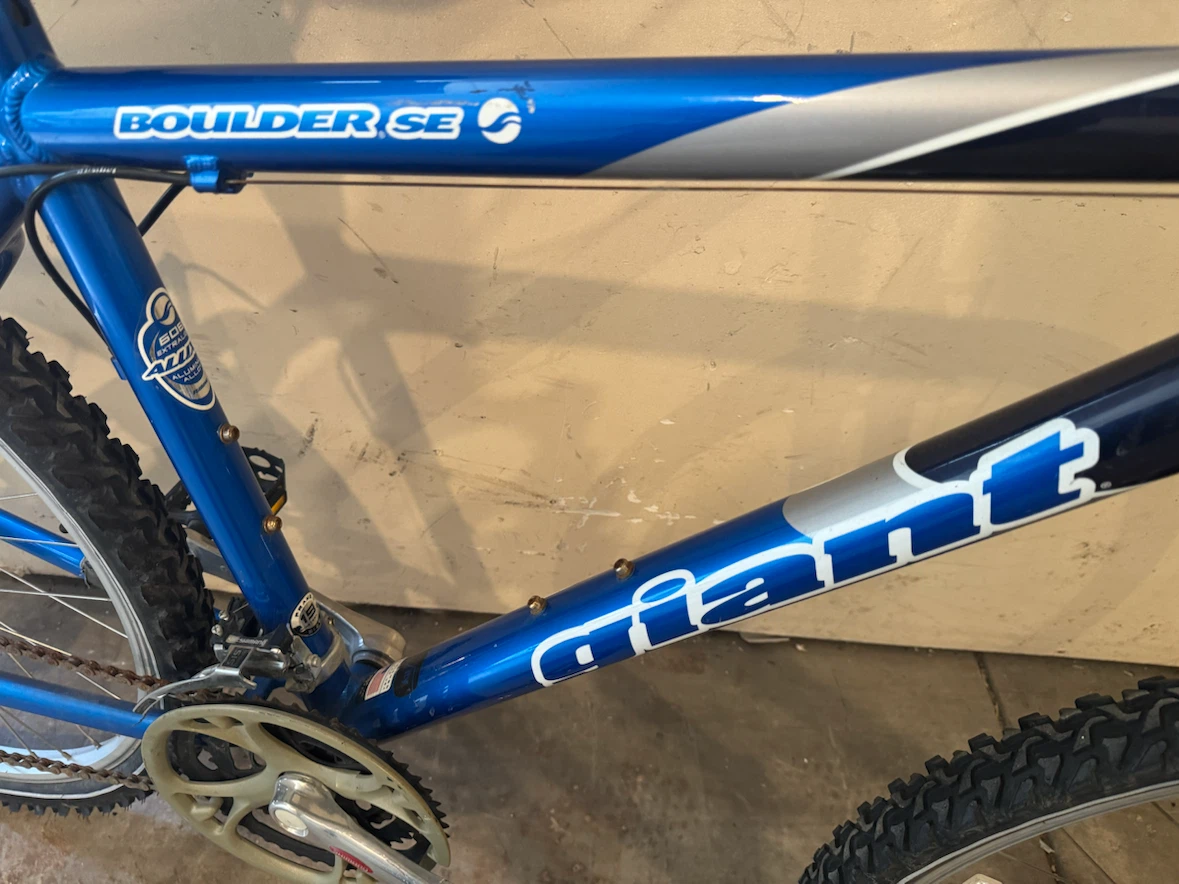 Mens Giant Aluminum Mountain Bike. - photo 4