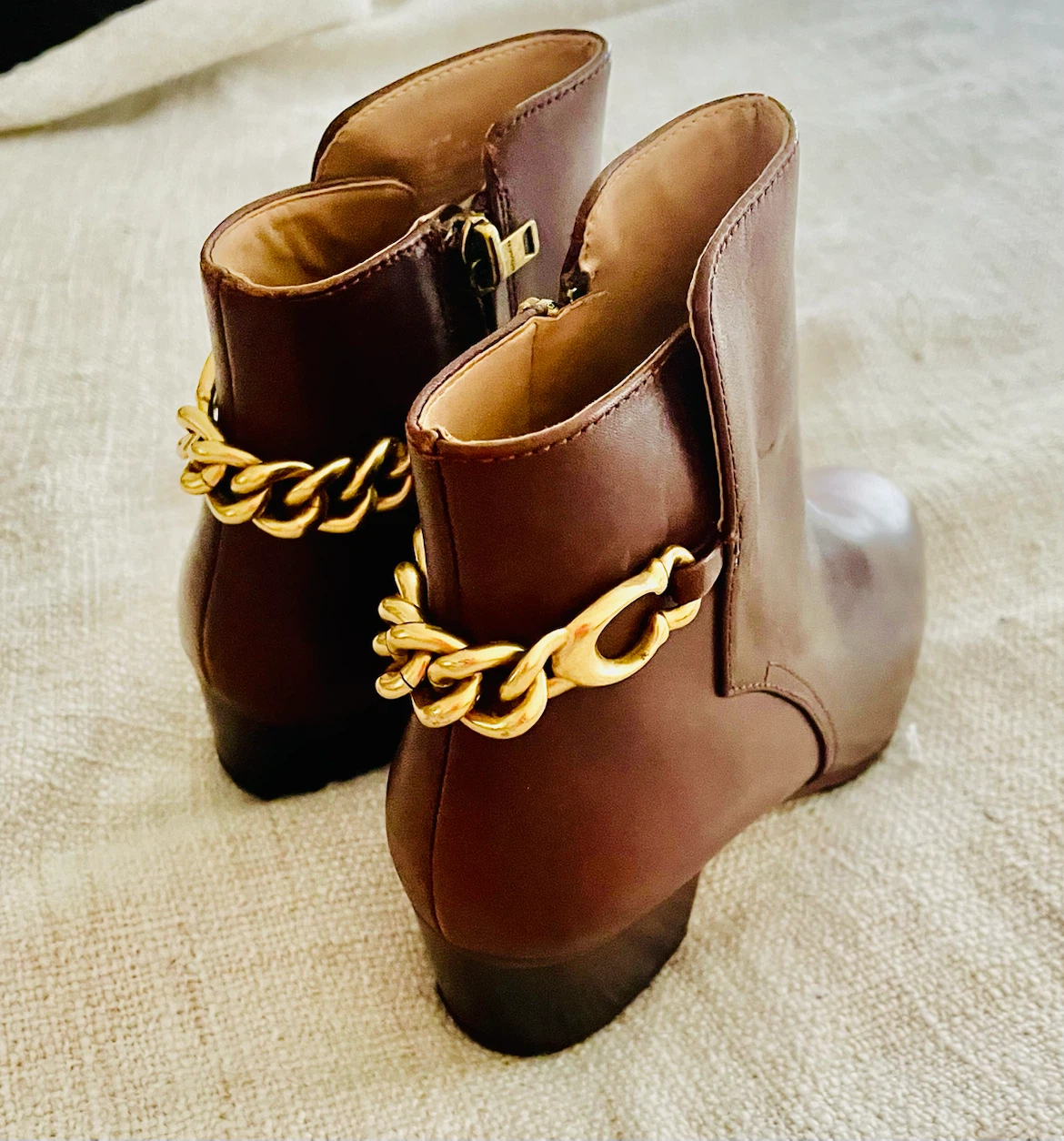 Brown leather ankle boots with gold chain detail - photo 2