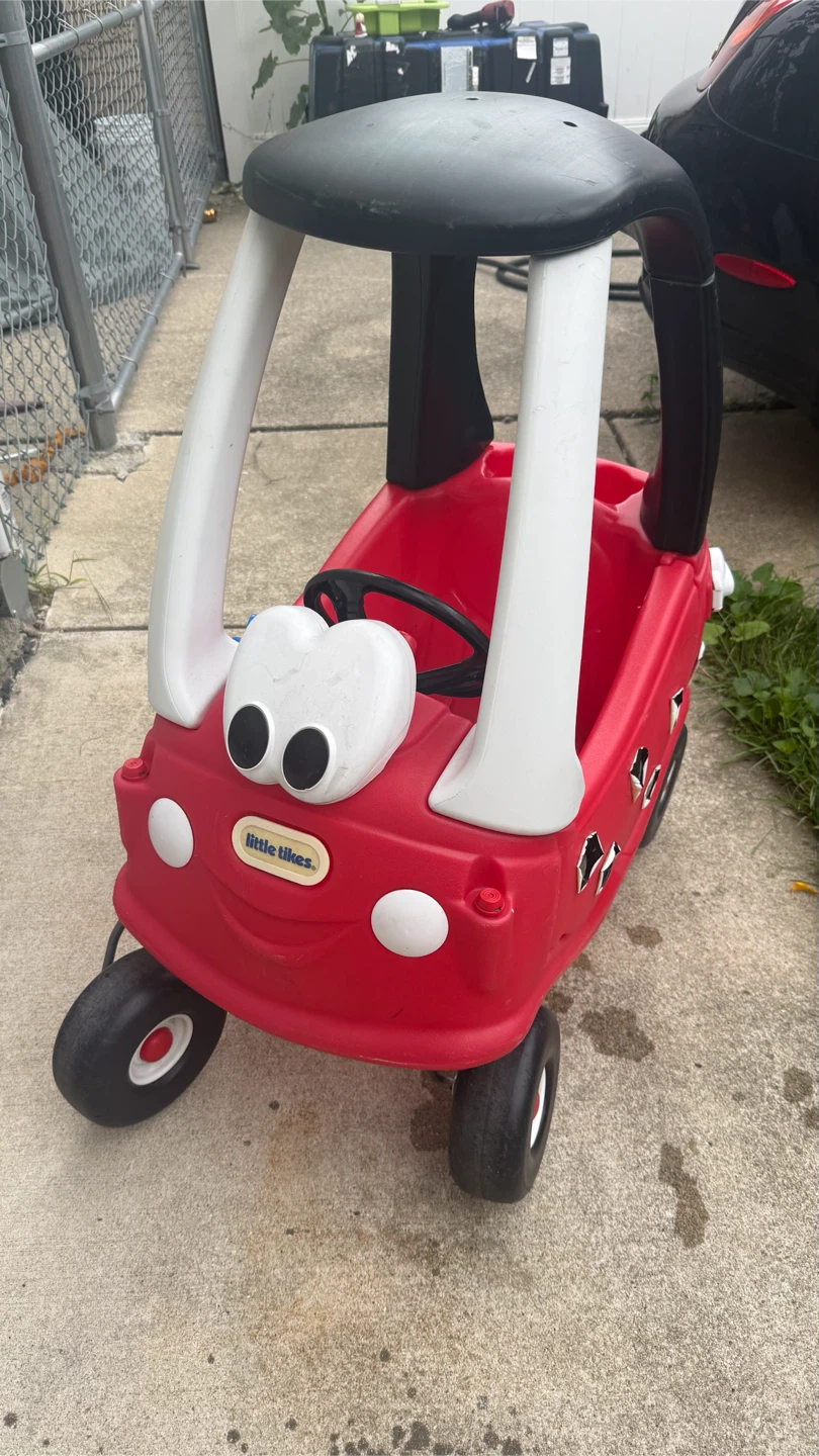 Little Tikes Cozy Coupe Ride-On Toy Car