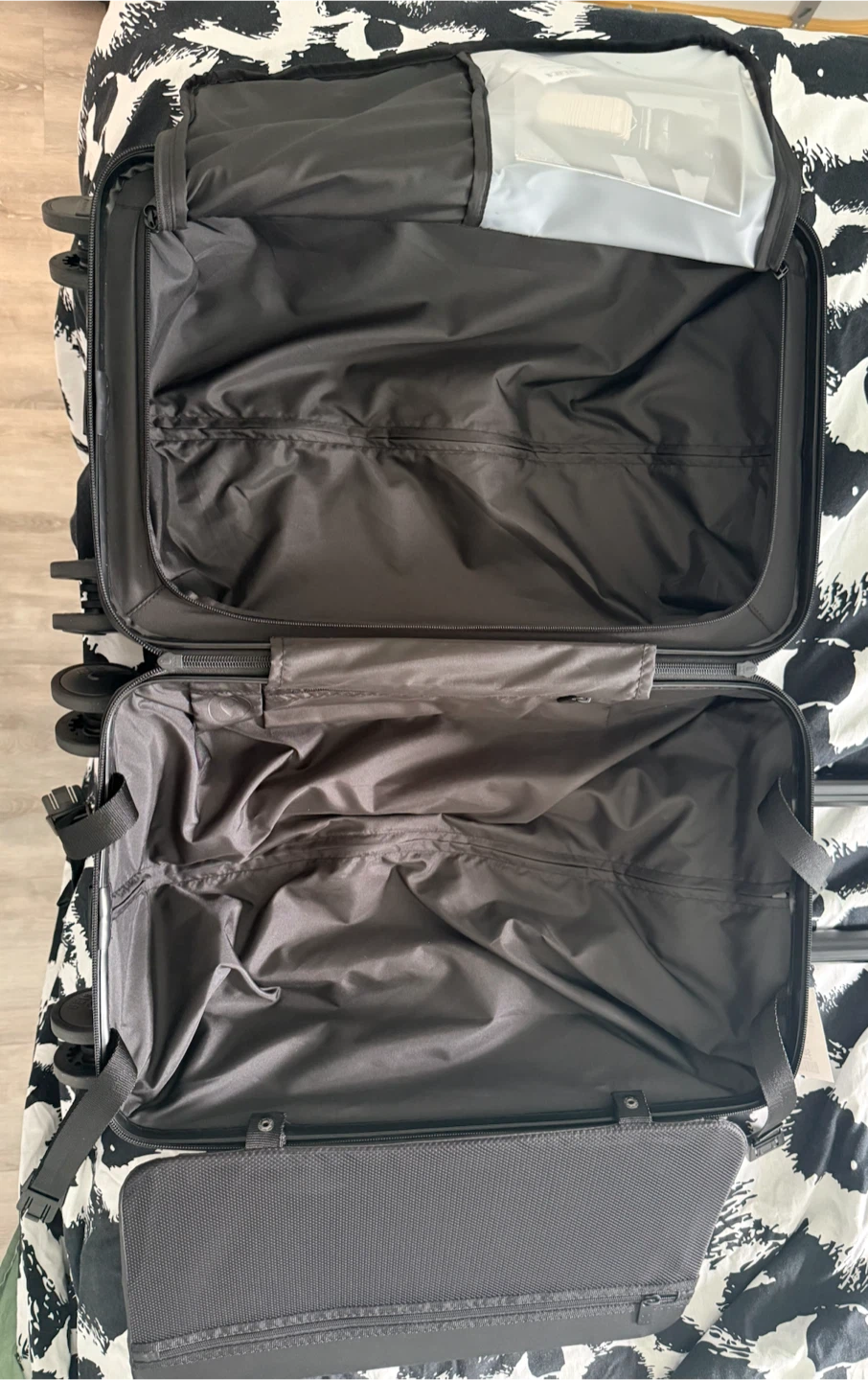BEIS Small Carry-On Roller Luggage BRAND NEW - photo 5