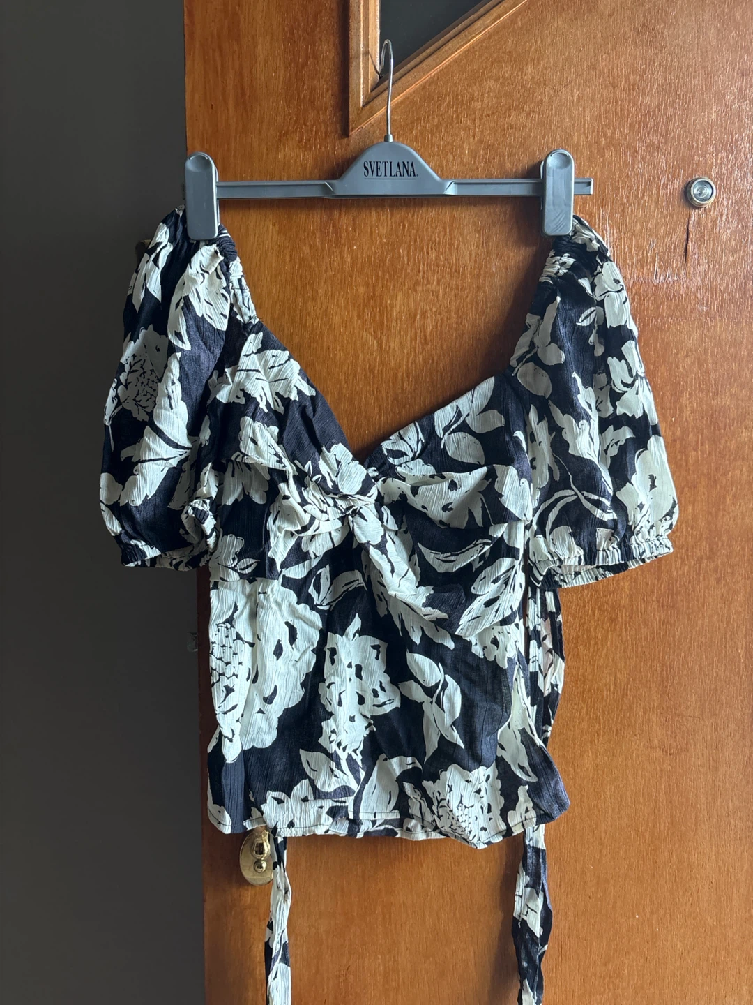 Black and White Floral Puff Sleeve Top