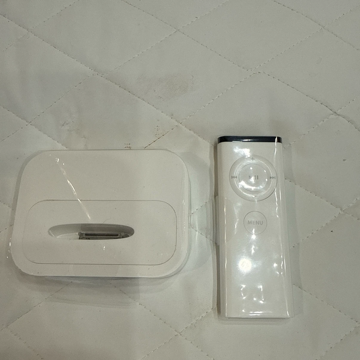 Apple iPod Dock with Remote - photo 2