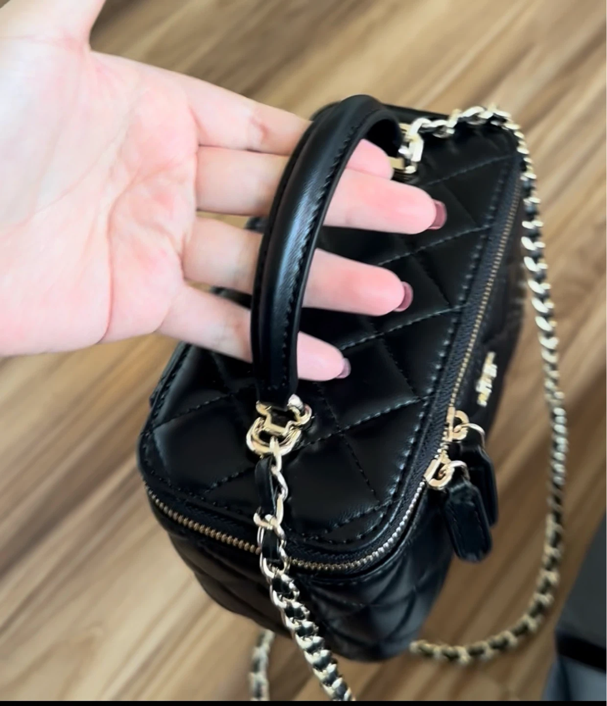 CHANEL VANITY BAG - photo 4
