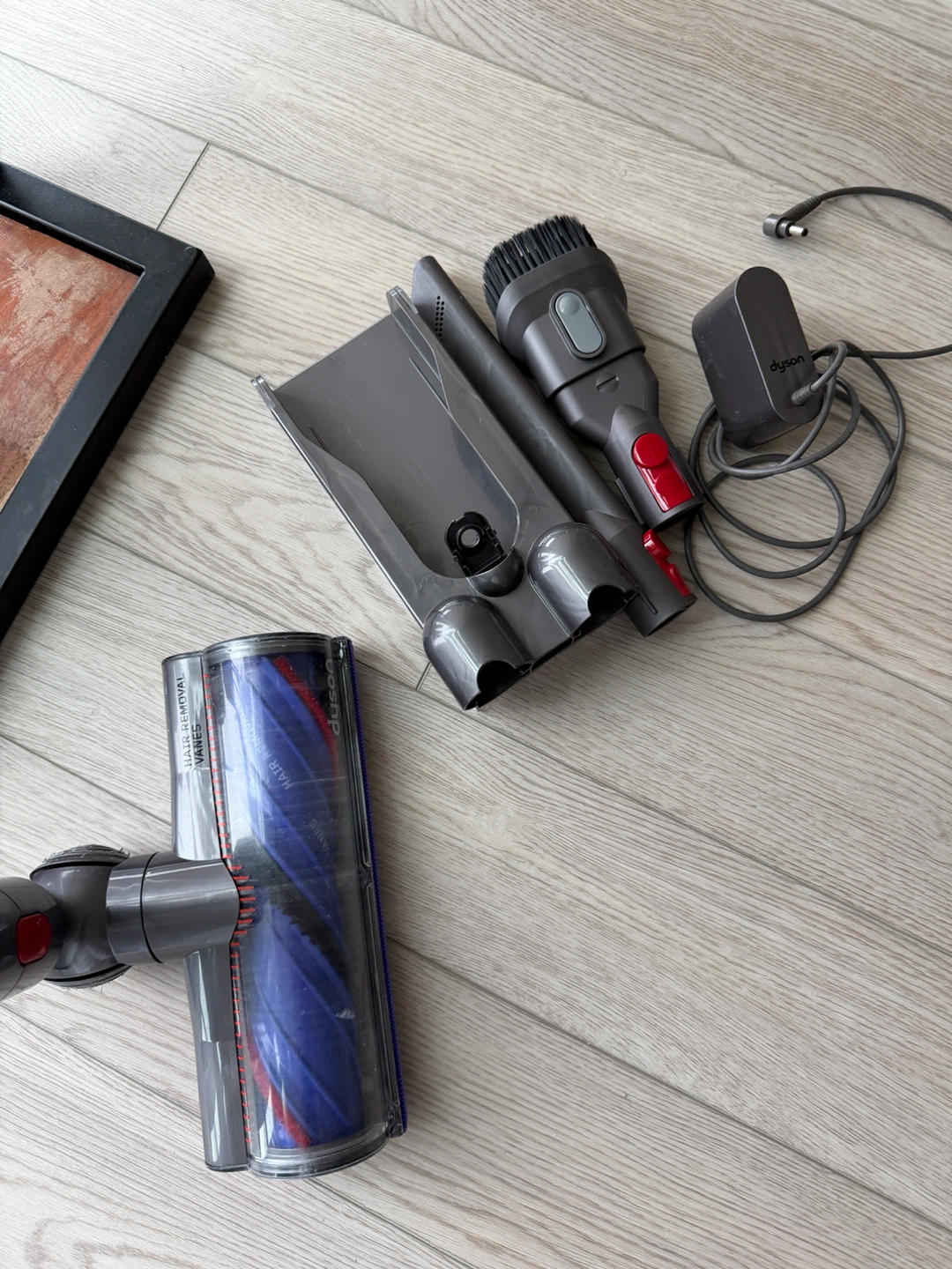 Dyson Cyclone V10 Animal+ (Nickel/ Iron) - photo 3