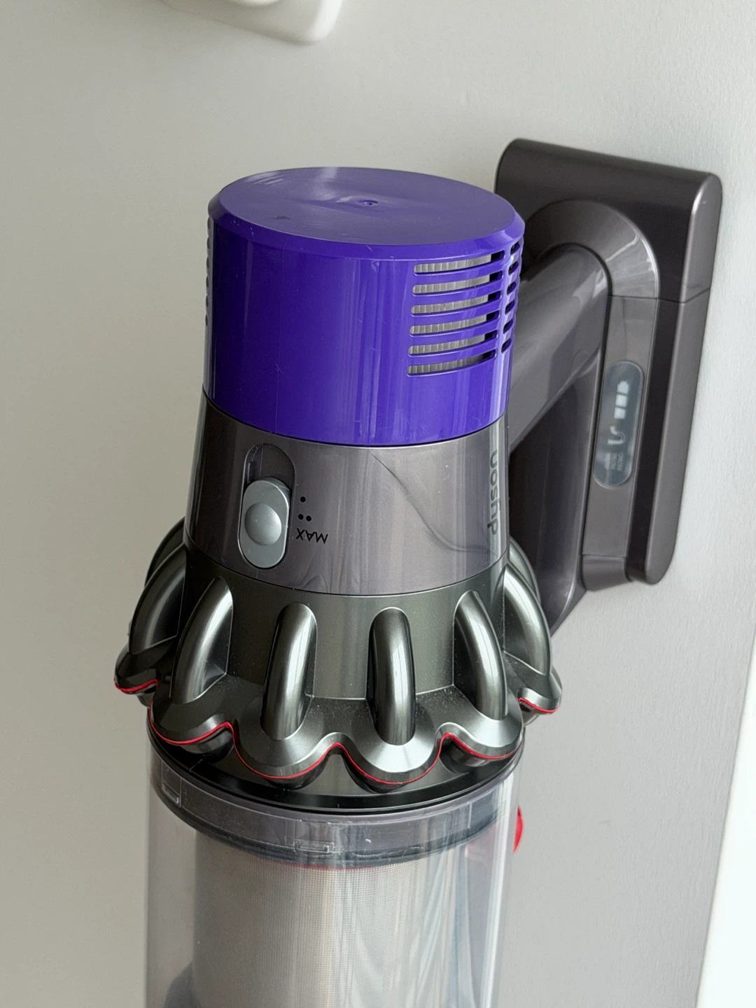 Dyson Cyclone V10 Animal+ (Nickel/ Iron) - photo 5