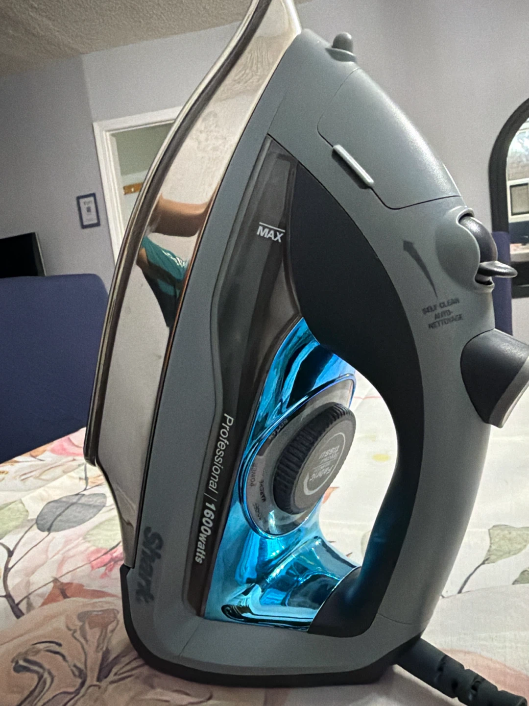Shark Professional Steam Iron 1600 Watts