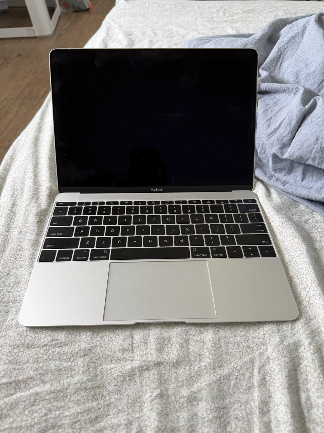 Apple MacBook Laptop - photo 3