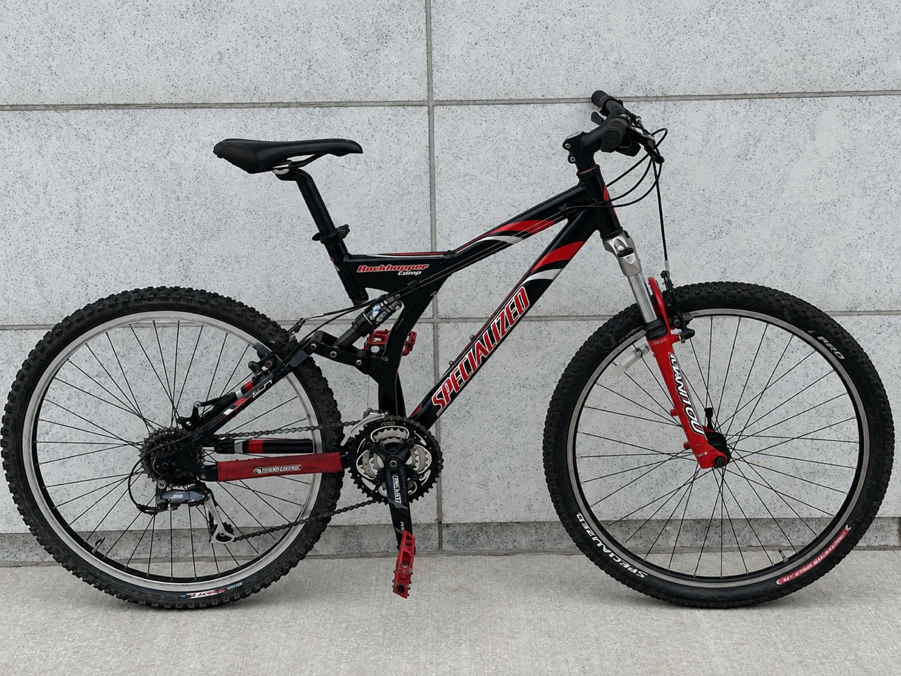 (MINT CONDITION) Specialized Rockhopper Comp FSR