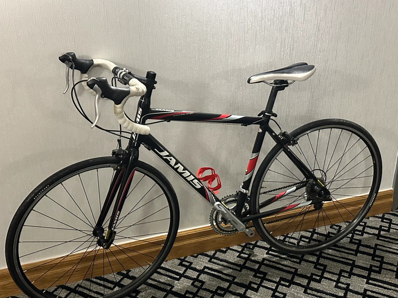 (MINT CONDITION) Jamis Ventura Sport Road Bike - photo 2
