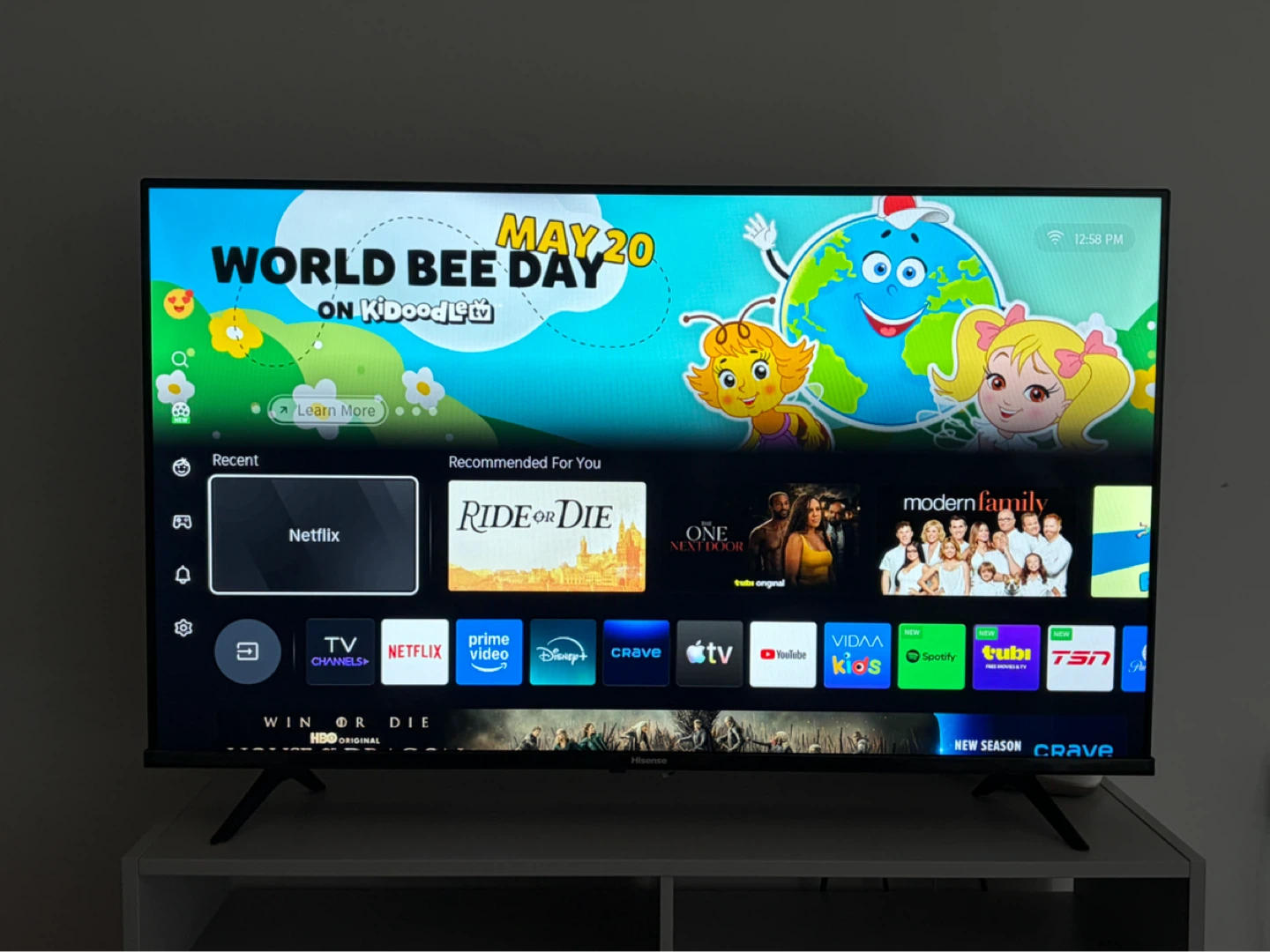 Hisense 43” Smart TV - photo 2