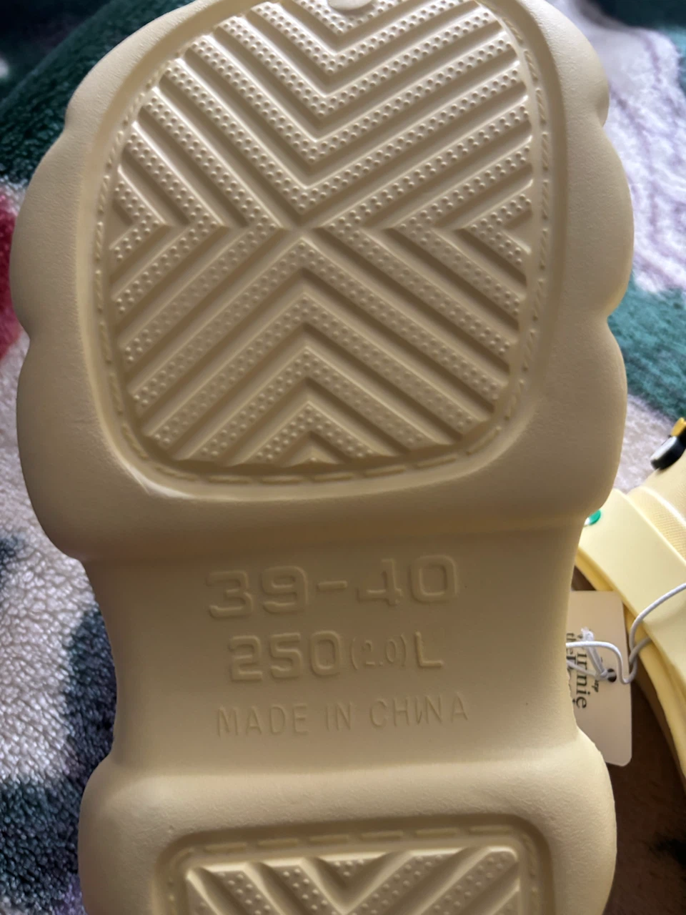 Miniso Life Slippers - photo 2