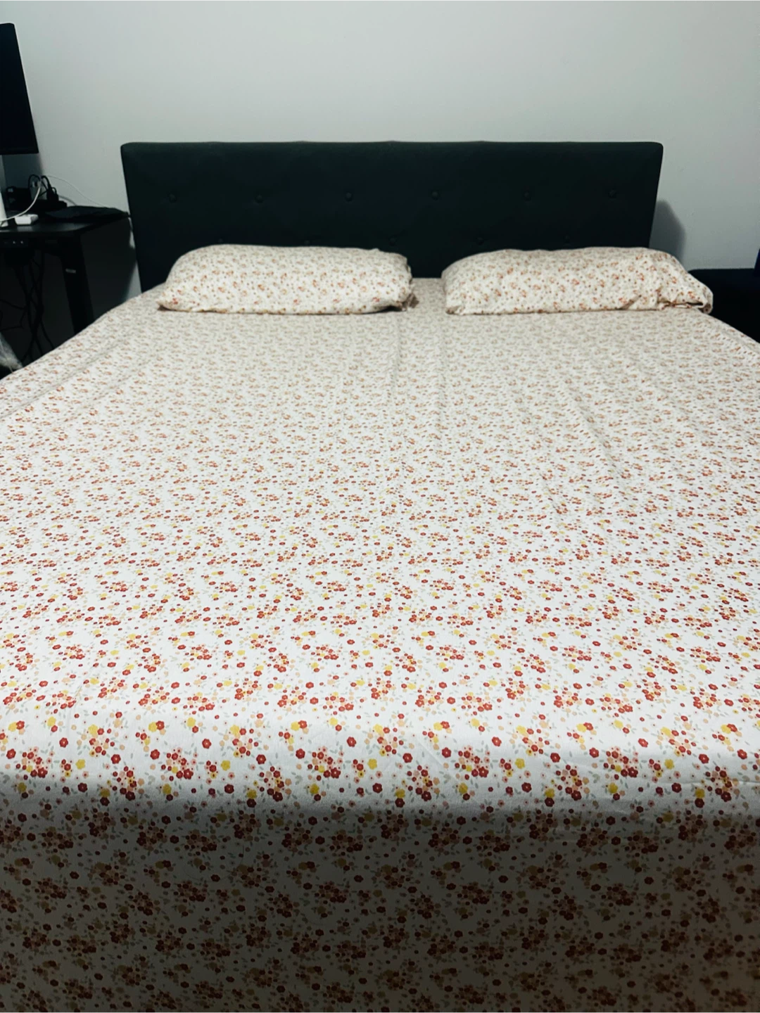 Zinus Upholstered Queen platform bed frame- Excellent condition