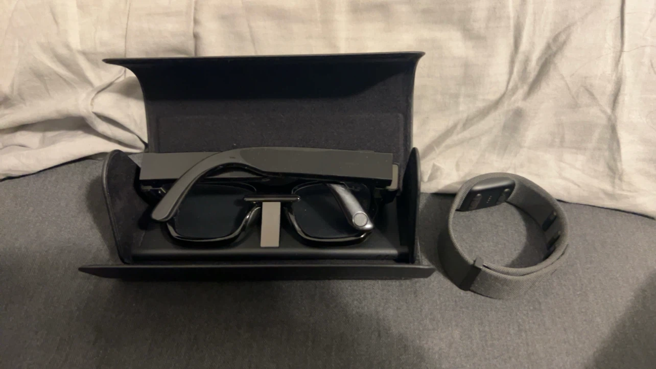 Ray-Ban Meta Display Smart Glasses - photo 2