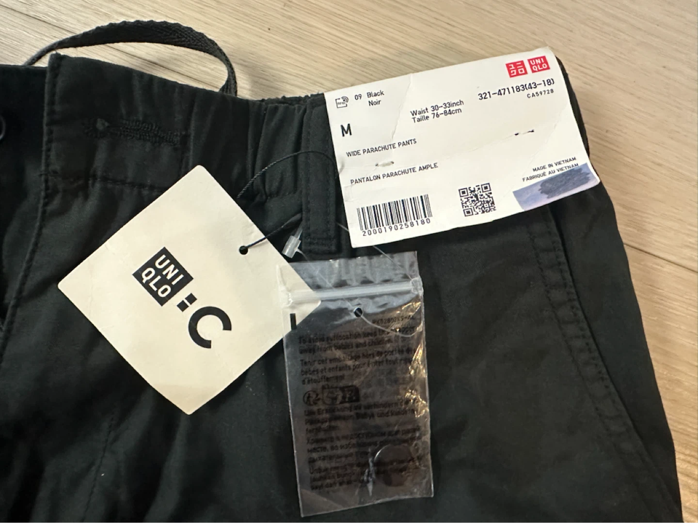 UNIQLO Wide Parachute Pants - Black - photo 3